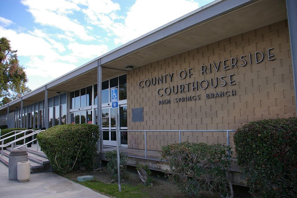 Photo of the entrance to the Palm Springs Superior Courthouse.